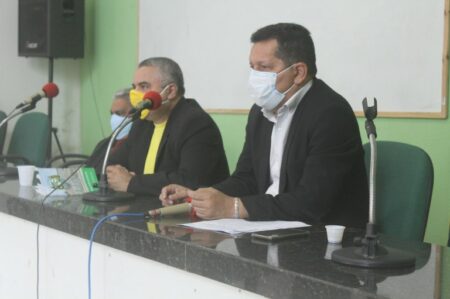 Vereador Zé Pereira pede vistas na prestação de contas do ano de 2013, do ex-prefeito Paulo Martins