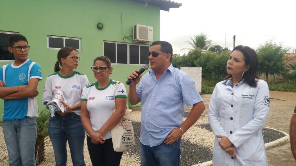 Vereador Manin Pereira participa de mutirão de limpeza no Bairro Fripisa