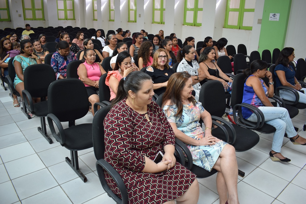 Sessão solene homenageia mães na Câmara Municipal de Campo Maior