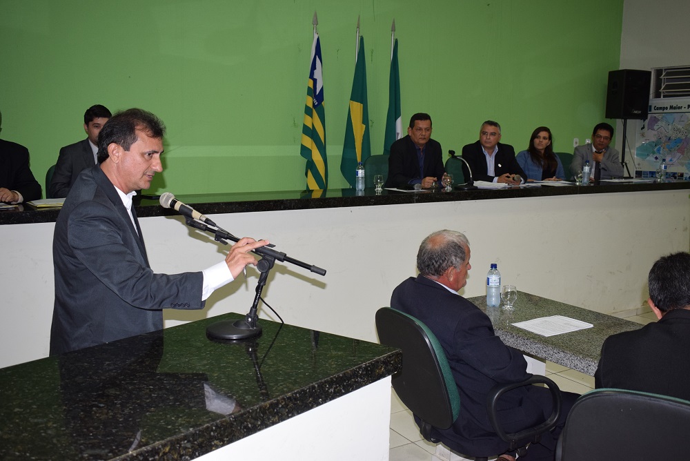 Vereador Daniel Soares pede explicações sobre obra da Avenida Surubim